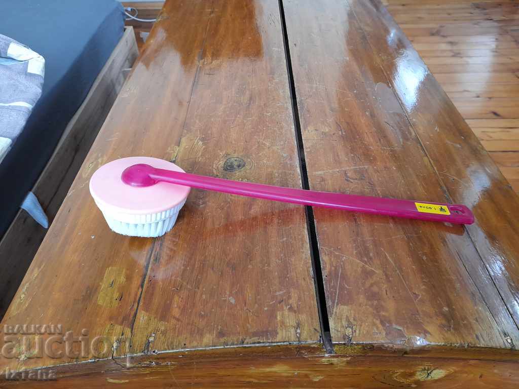 Delivery of Old kitchen brush Delivery of Old kitchen brush