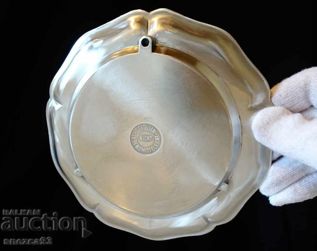 Δημοπρασία Πάνελ τοίχου, πλάκα κασσίτερου με εικόνα σταφυλιών. Δημοπρασία Πάνελ τοίχου, πλάκα κασσίτερου με εικόνα σταφυλιών.