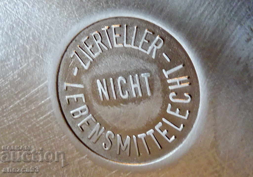 Παράδοση Πάνελ τοίχου, πλάκα κασσίτερου με εικόνα σταφυλιών. Παράδοση Πάνελ τοίχου, πλάκα κασσίτερου με εικόνα σταφυλιών.