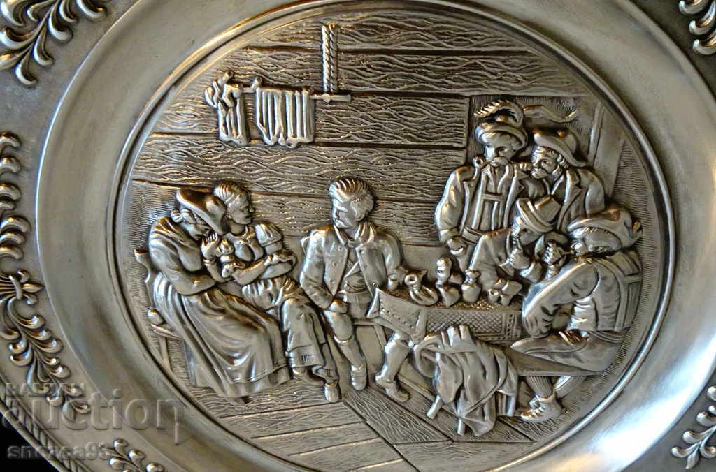 Livrarea Farfurie de staniu cu imagine în relief Nuntă, Logodnă, 26 cm Livrarea Farfurie de staniu cu imagine în relief Nuntă, Logodnă, 26 cm