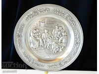 Farfurie de staniu, panou cu relief Nuntă, 26 cm