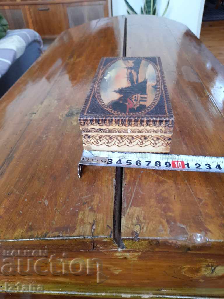 Auction Old wooden box, travel bag Auction Old wooden box, travel bag