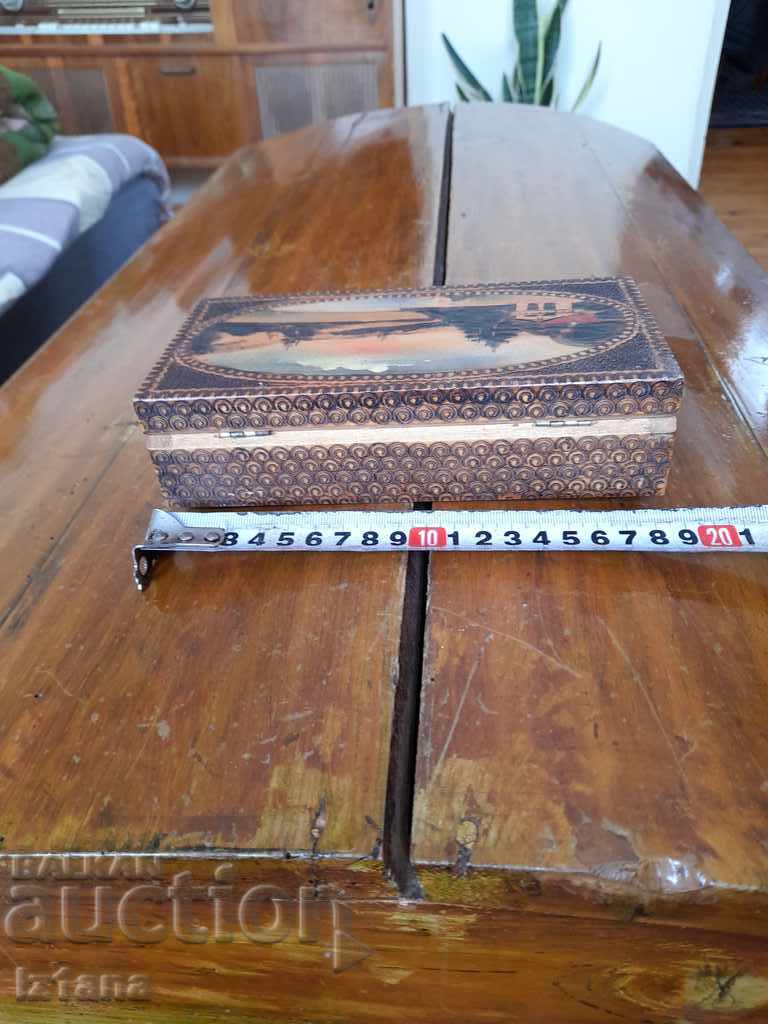 Delivery of Old wooden box, travel bag Delivery of Old wooden box, travel bag