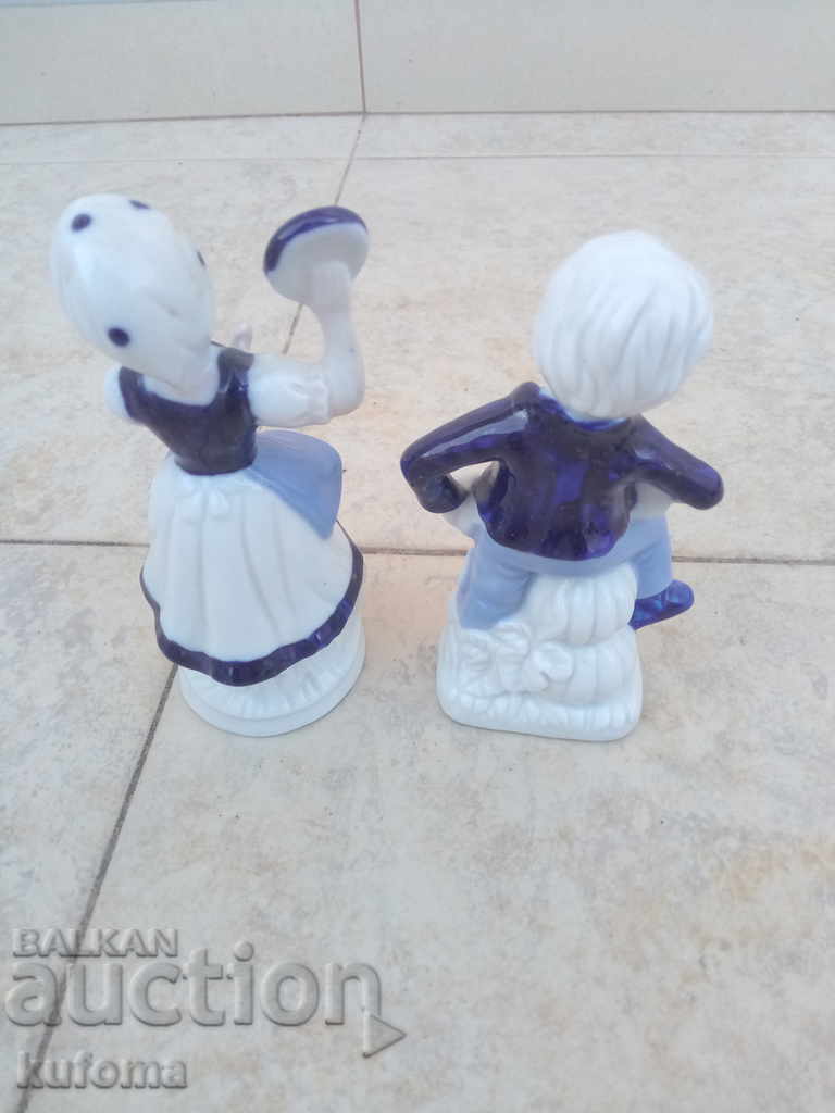 Delivery of Old porcelain figures Delivery of Old porcelain figures