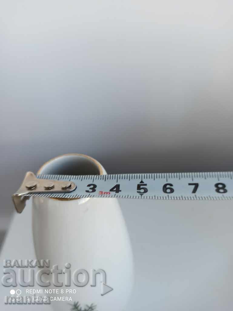 A beautiful porcelain vase - 6