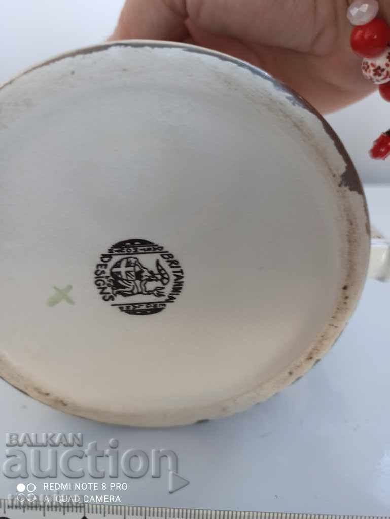 Auction Beautiful porcelain mug Auction Beautiful porcelain mug