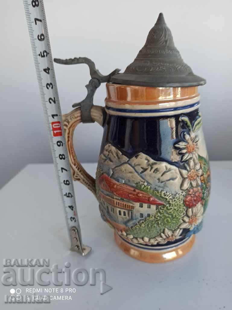 Cană din porțelan frumos Cană din porțelan frumos