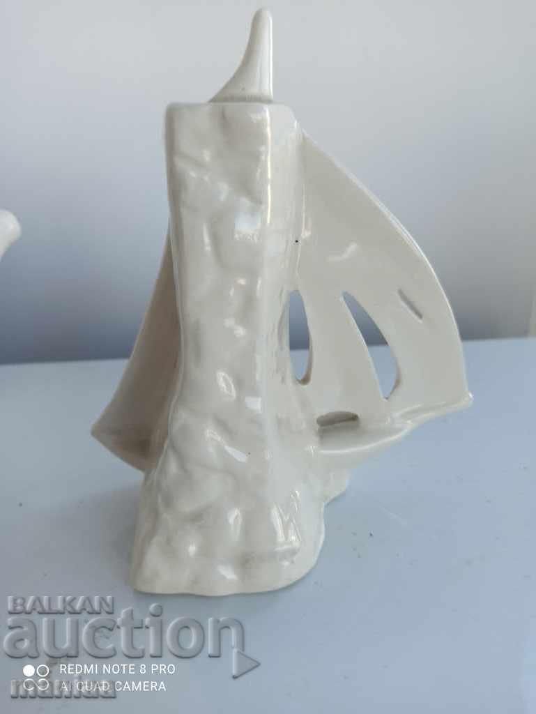 Licitație O vaza frumoasa de portelan Licitație O vaza frumoasa de portelan