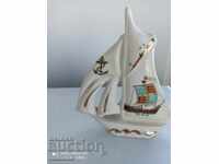 O vaza frumoasa de portelan