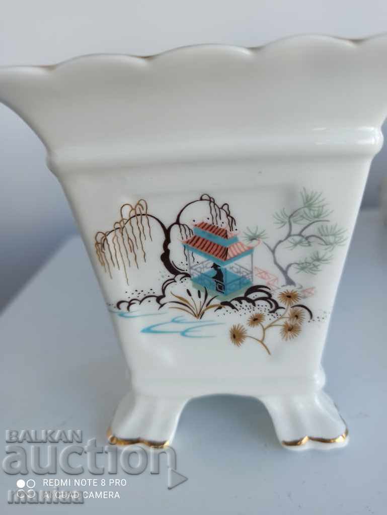 Delivery of A beautiful porcelain vase Delivery of A beautiful porcelain vase