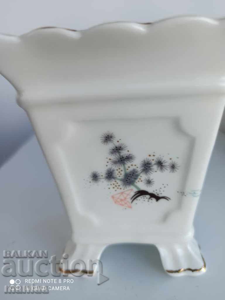 A beautiful porcelain vase - 5 A beautiful porcelain vase - 5