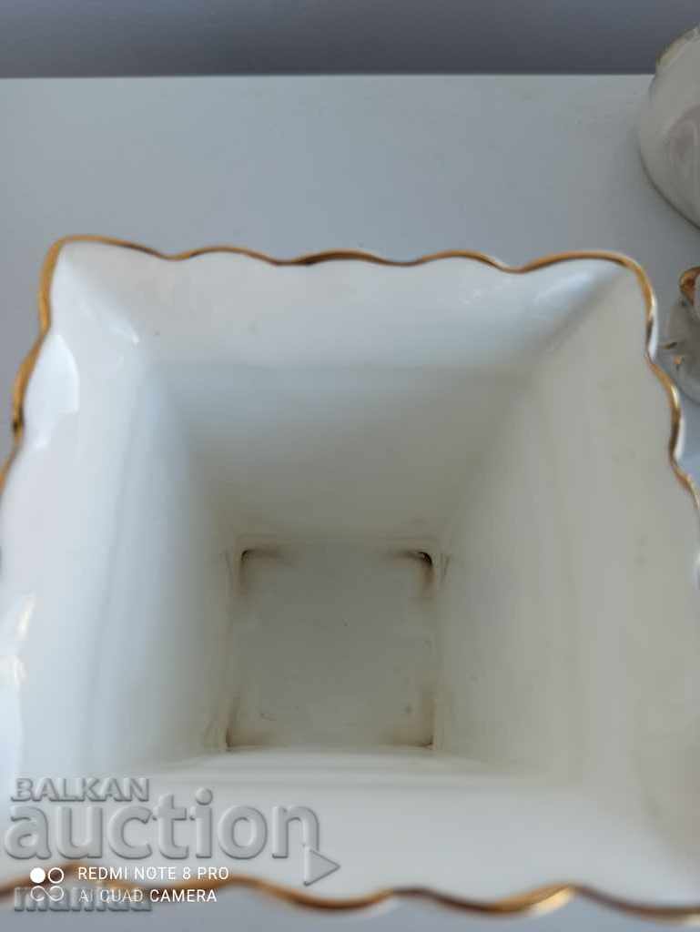 A beautiful porcelain vase - 6 A beautiful porcelain vase - 6