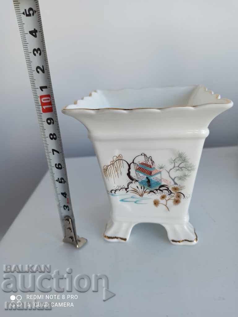 A beautiful porcelain vase A beautiful porcelain vase