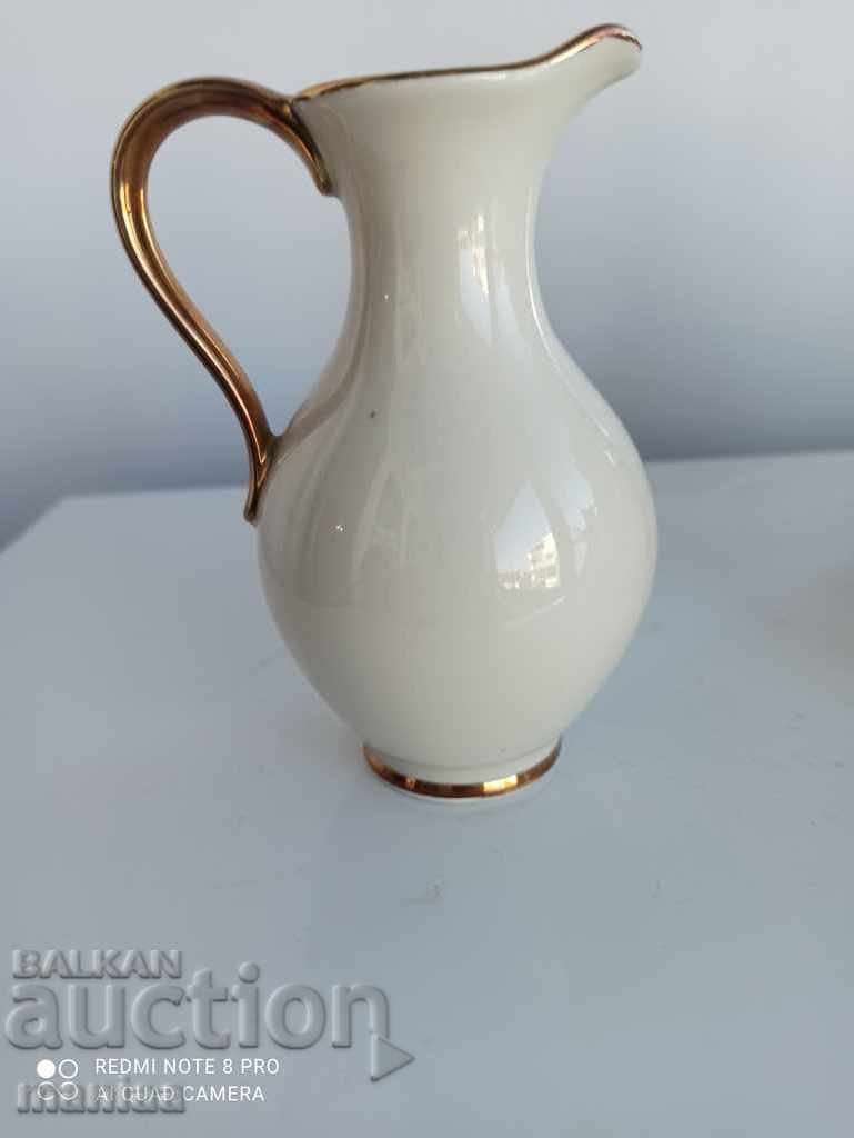 Delivery of Porcelain jug Delivery of Porcelain jug