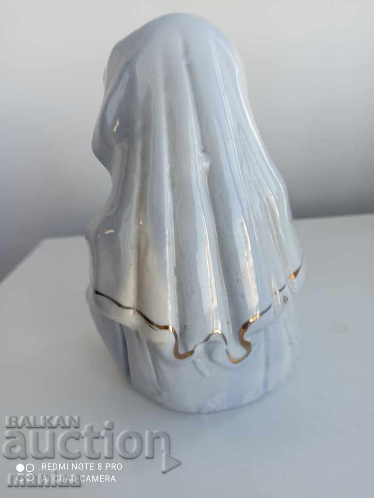 Porcelain figure with price 25.00 BGN | € 12.78 Porcelain figure with price 25.00 BGN | € 12.78