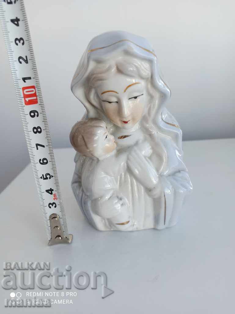 Porcelain figure Porcelain figure