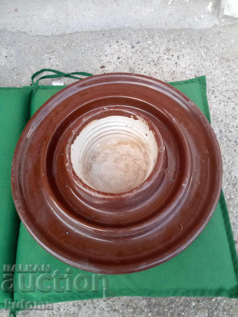 Old porcelain electrical insulator with price 29.99 BGN | € 15.33 Old porcelain electrical insulator with price 29.99 BGN | € 15.33