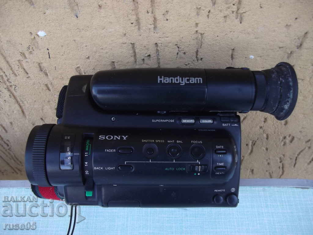 Camera video "SONY - CCD-TR5" cu accesorii cu preț 35.00 BGN | € 17.90