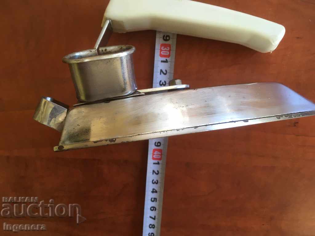 IRON RETRO ELECTRIC with price 15.00 BGN | € 7.67 IRON RETRO ELECTRIC with price 15.00 BGN | € 7.67