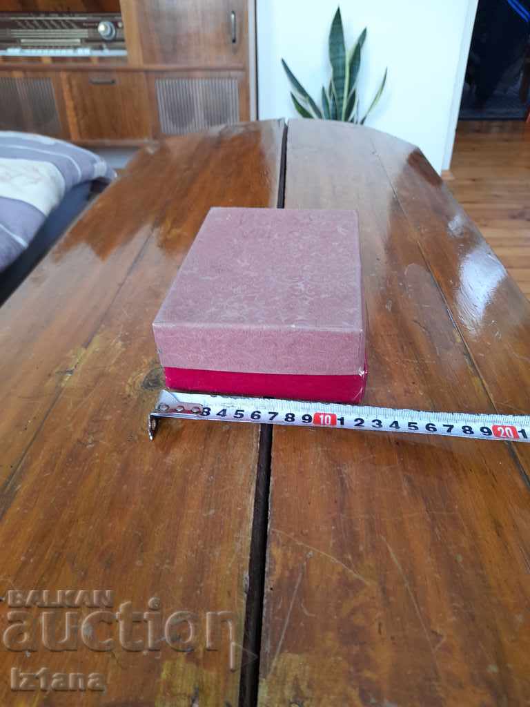 Delivery of Old velvet box