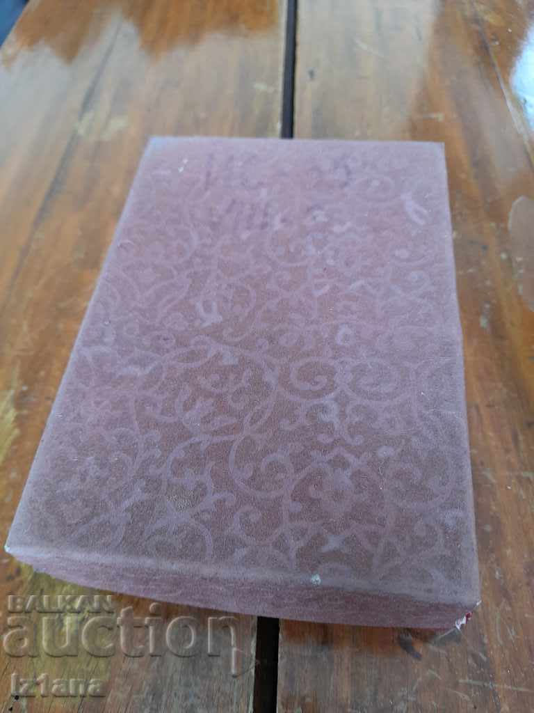 Old velvet box - 5