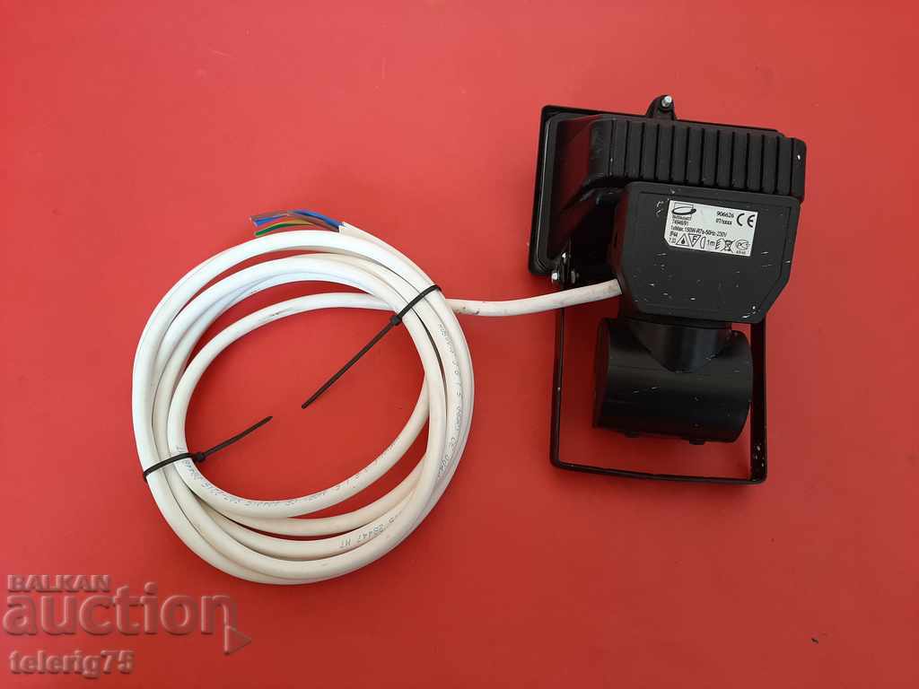 Proiector puternic englezesc cu senzor și temporizator-150W cu preț 20.00 BGN | € 10.23 Proiector puternic englezesc cu senzor și temporizator-150W cu preț 20.00 BGN | € 10.23