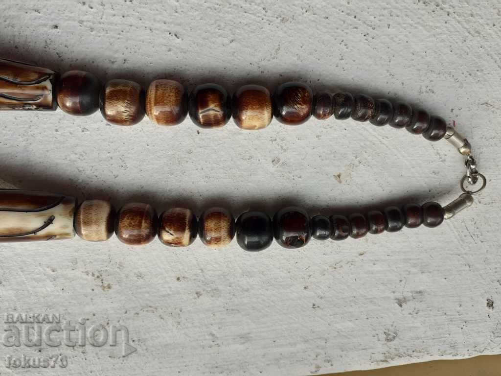 Παράδοση Μεγάλο παλιό κολιέ από πραγματικό κέρατο