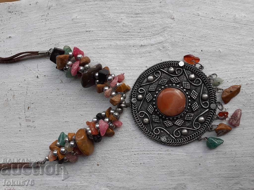 Παράδοση Μεγάλο κολιέ για τη φορεσιά με δερμάτινες γραβάτες