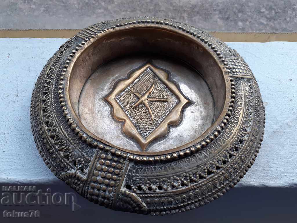 Auction Big old bowl Auction Big old bowl