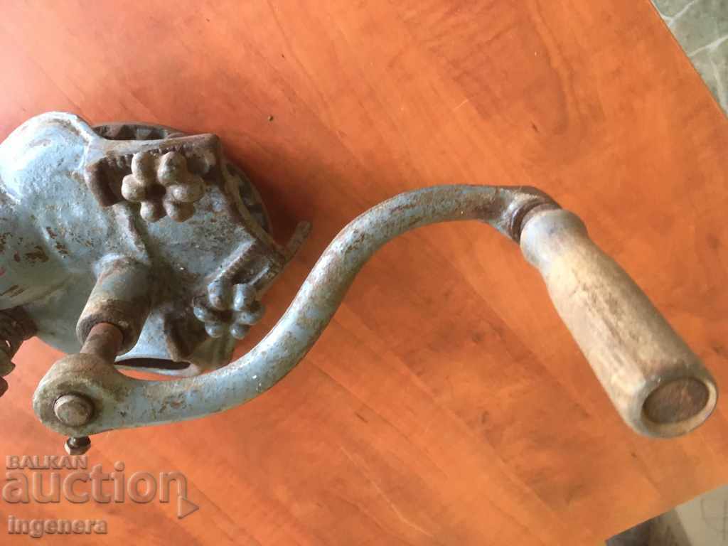 Delivery of HAND-HELD ANTIQUE FOR CORN MILLING MACHINE Delivery of HAND-HELD ANTIQUE FOR CORN MILLING MACHINE