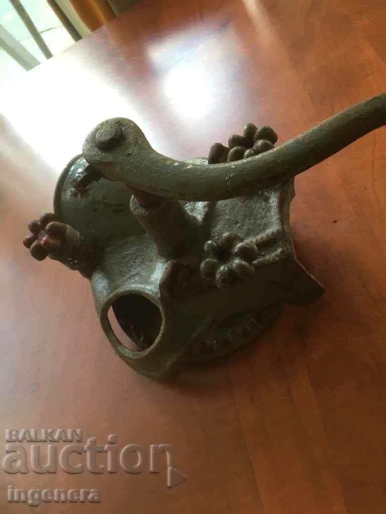 HAND-HELD ANTIQUE FOR CORN MILLING MACHINE - 7 HAND-HELD ANTIQUE FOR CORN MILLING MACHINE - 7