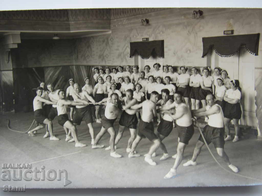 Спортен празник снимка от 30-те год. ХХ век