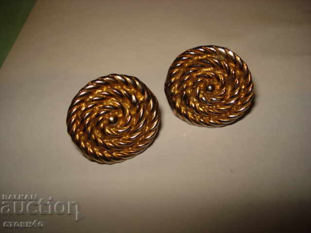 A pair of metal earrings "gold"