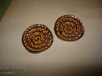 A pair of metal earrings "gold"