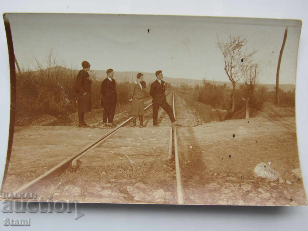 An old photo from the 1930s with price 10.00 BGN | € 5.11 An old photo from the 1930s with price 10.00 BGN | € 5.11