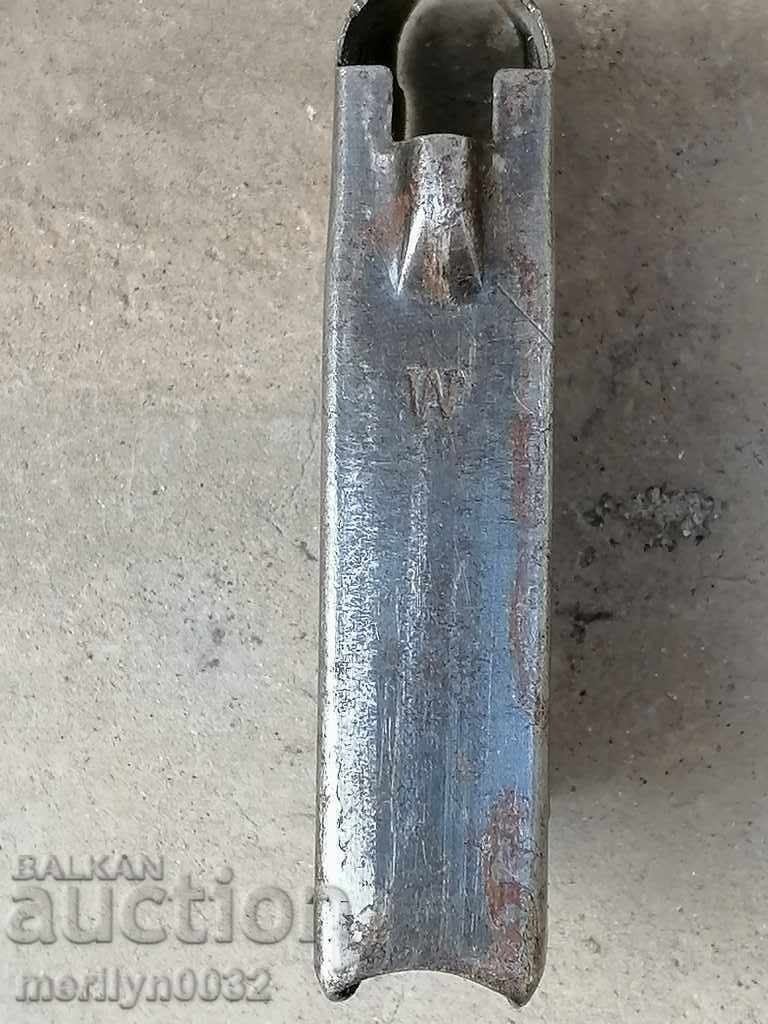 Auction Mannlicher M-95 carbine cartridge tin pack Auction Mannlicher M-95 carbine cartridge tin pack