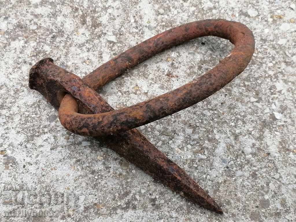 Wrought iron for tying a cart ring approx - 5 Wrought iron for tying a cart ring approx - 5