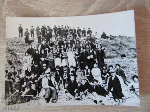 9 cards "HOUSE-MUSEUM VELA PEEVA" - 1976 / 7 x 10 cm / with price 2.00 BGN | € 1.02 9 cards "HOUSE-MUSEUM VELA PEEVA" - 1976 / 7 x 10 cm / with price 2.00 BGN | € 1.02