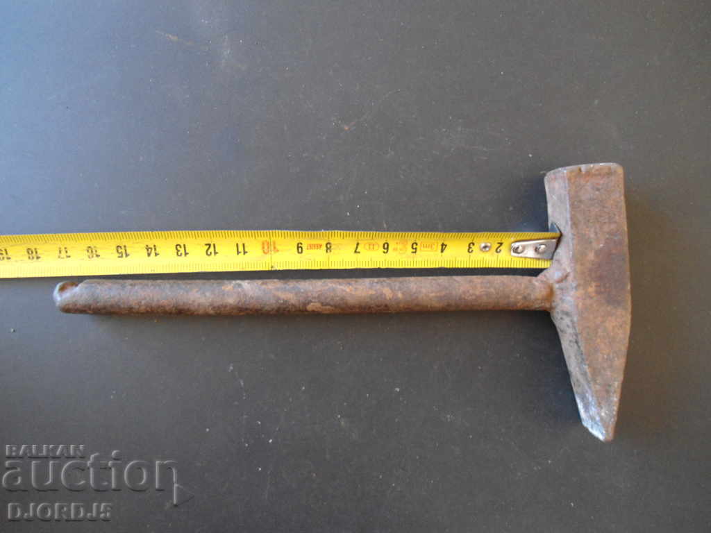Delivery of Old hammer, iron handle