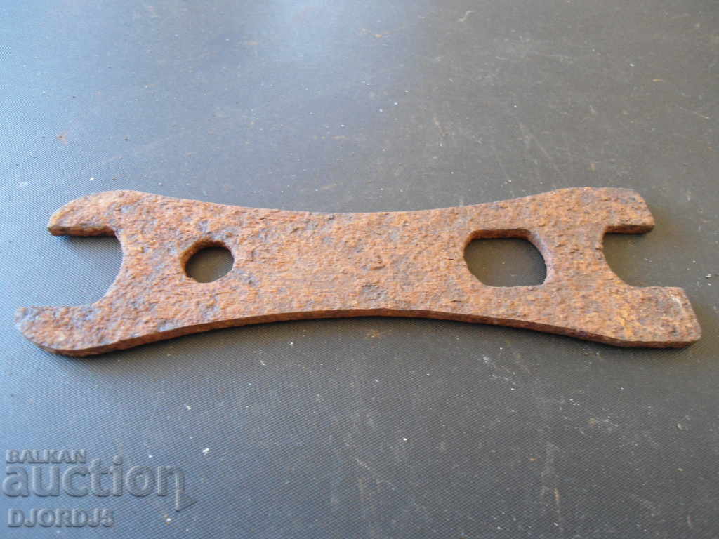 An old switch with price 2.00 BGN | € 1.02 An old switch with price 2.00 BGN | € 1.02