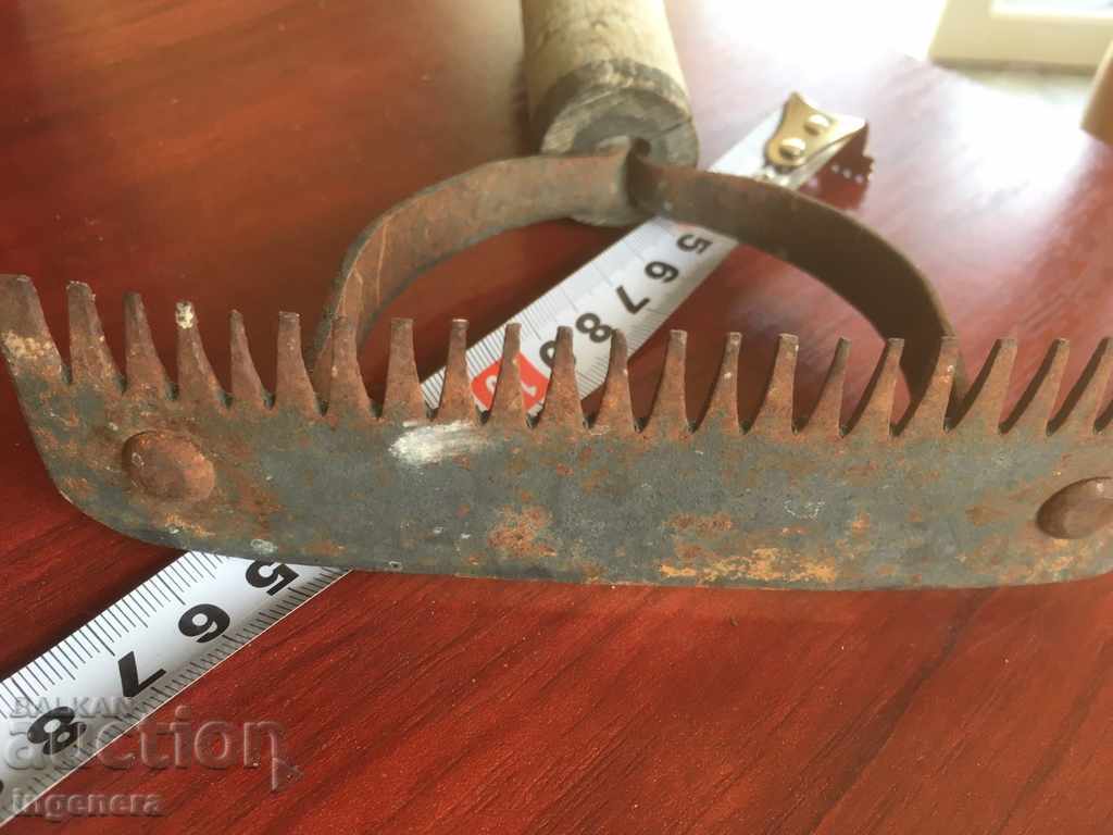Auction COMB COMB FORGED TOOL ANCIENT FOR ANIMALS Auction COMB COMB FORGED TOOL ANCIENT FOR ANIMALS