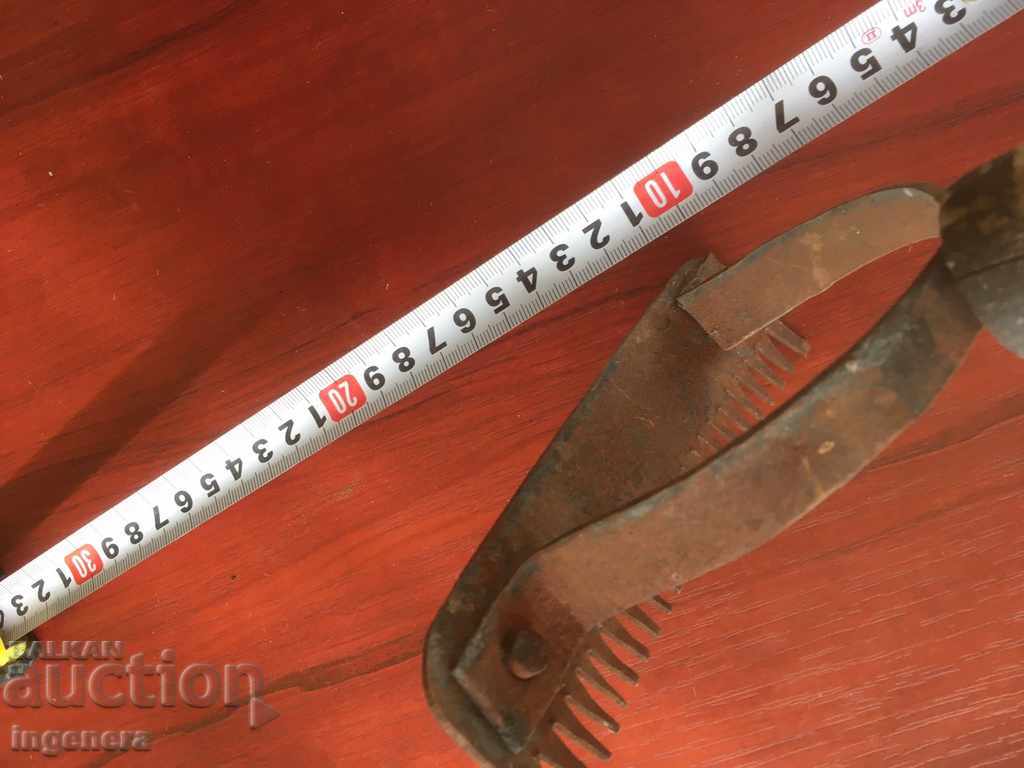 COMB COMB FORGED TOOL ANCIENT FOR ANIMALS - 5 COMB COMB FORGED TOOL ANCIENT FOR ANIMALS - 5