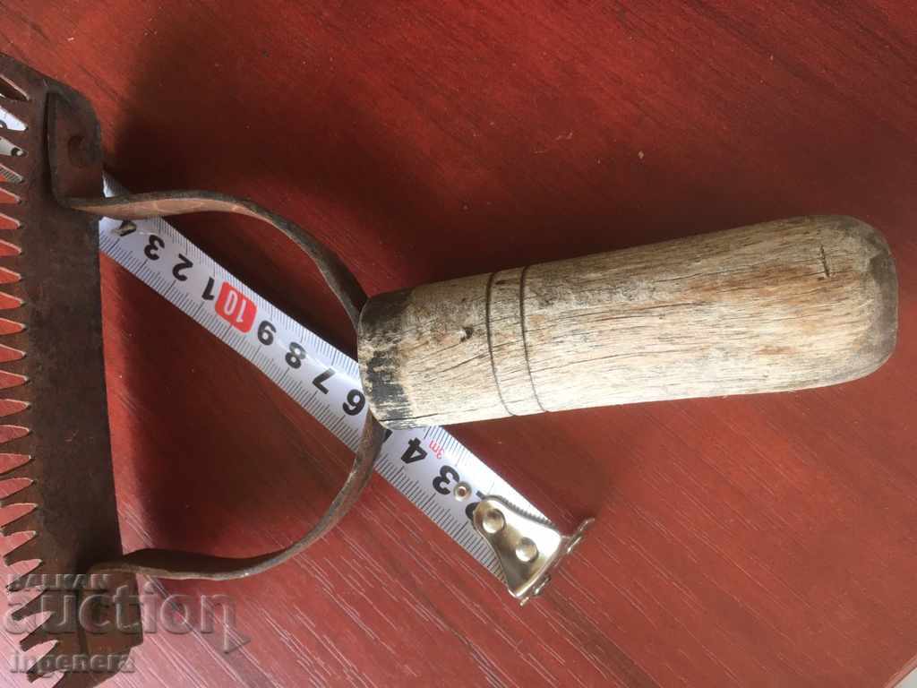 COMB COMB FORGED TOOL ANCIENT FOR ANIMALS - 6 COMB COMB FORGED TOOL ANCIENT FOR ANIMALS - 6