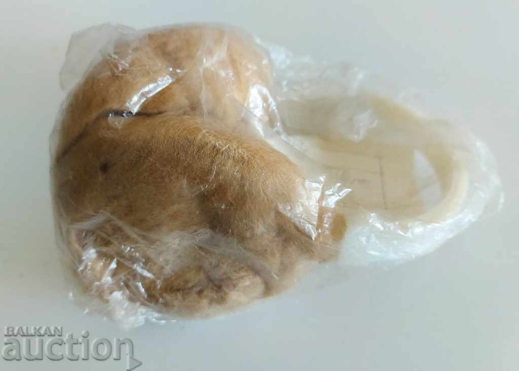 Delivery of 1988 SOC HEADPHONES AGAINST COLD UNUSED SOCS Delivery of 1988 SOC HEADPHONES AGAINST COLD UNUSED SOCS