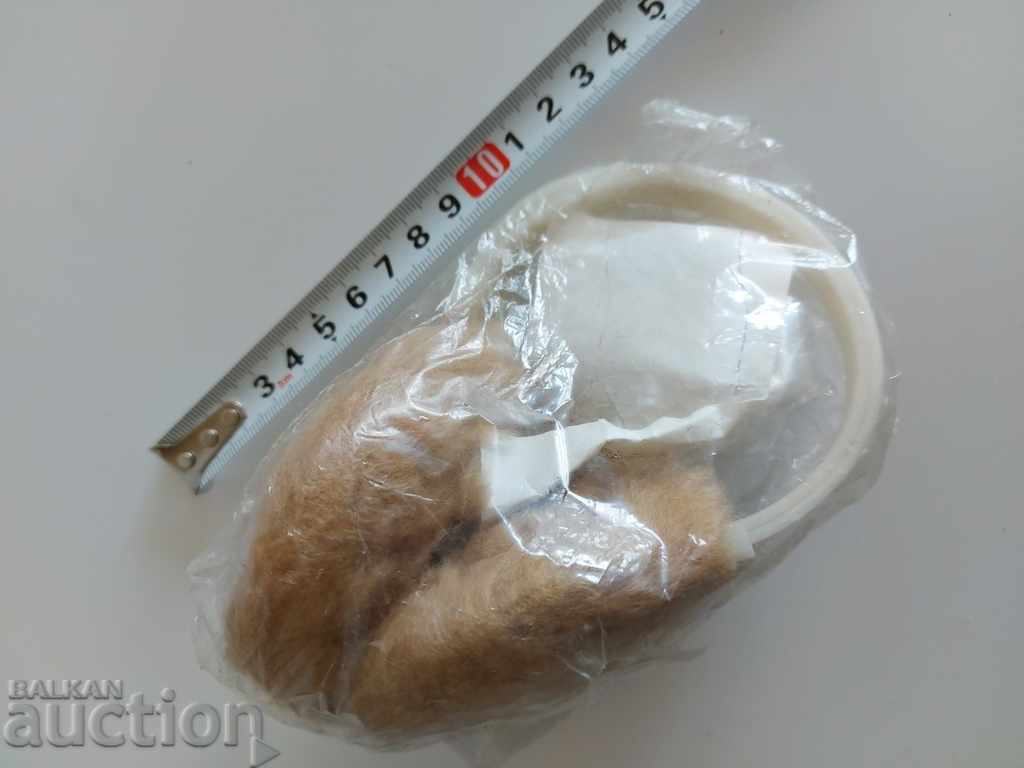 1988 SOC HEADPHONES AGAINST COLD UNUSED SOCS - 5 1988 SOC HEADPHONES AGAINST COLD UNUSED SOCS - 5