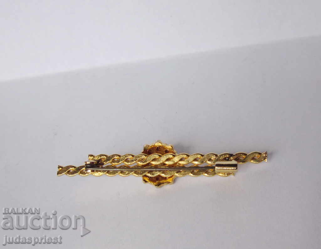 Delivery of antique gilded brooch jewelry perfect unused