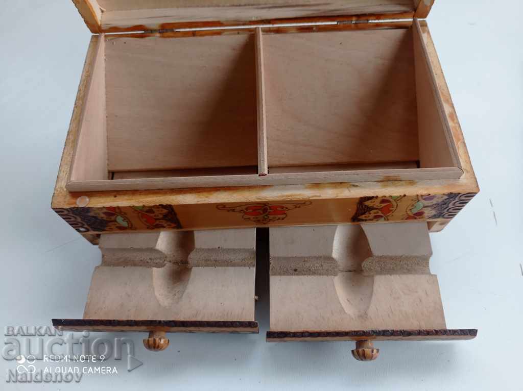 Licitație Frumoasă cutie veche de țigări din lemn