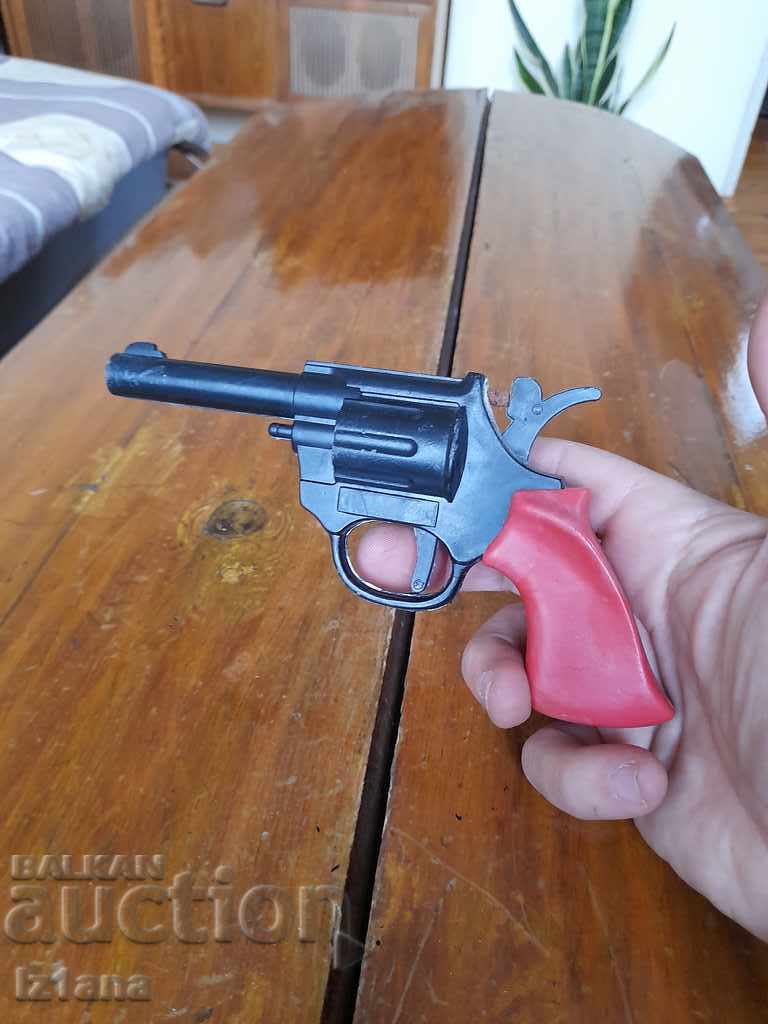 Old Kid's Gun with price 15.00 BGN | € 7.67 Old Kid's Gun with price 15.00 BGN | € 7.67