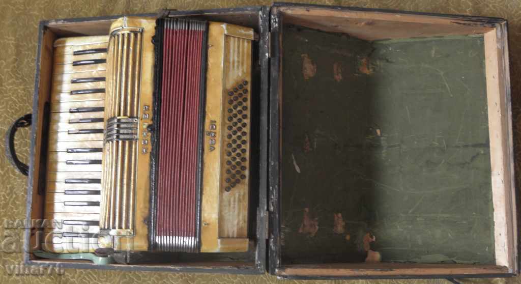 OLD ACCORDION WITH SUITCASE with price 245.99 BGN | € 125.77 OLD ACCORDION WITH SUITCASE with price 245.99 BGN | € 125.77