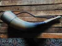 Drinking horn with metal tips